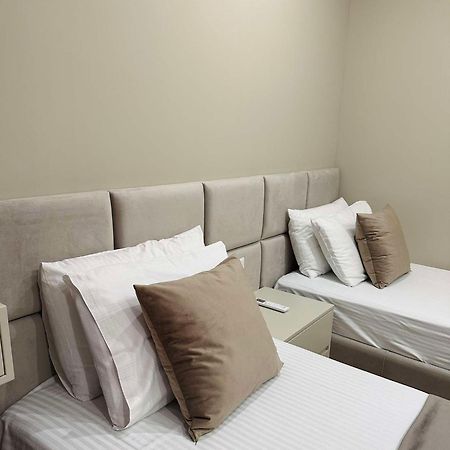 Sea View Apartment Luxury Вльора Екстер'єр фото