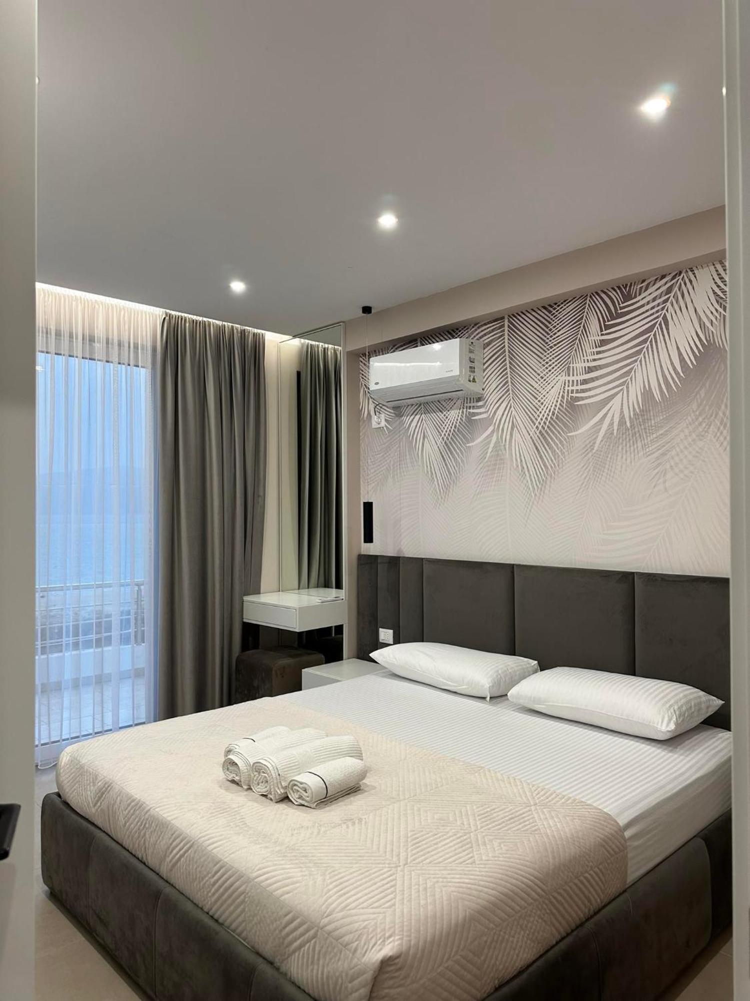 Sea View Apartment Luxury Вльора Екстер'єр фото