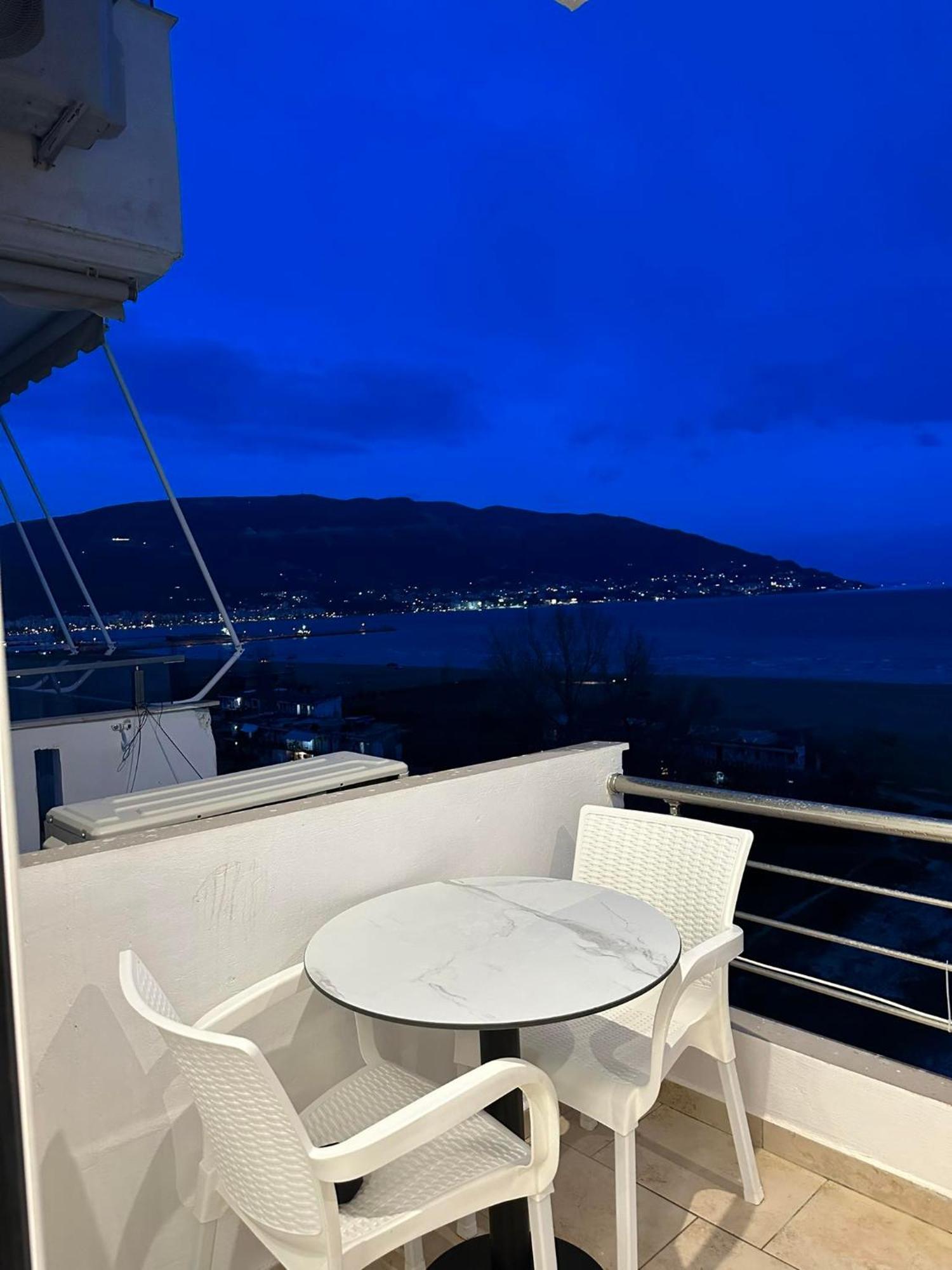 Sea View Apartment Luxury Вльора Екстер'єр фото