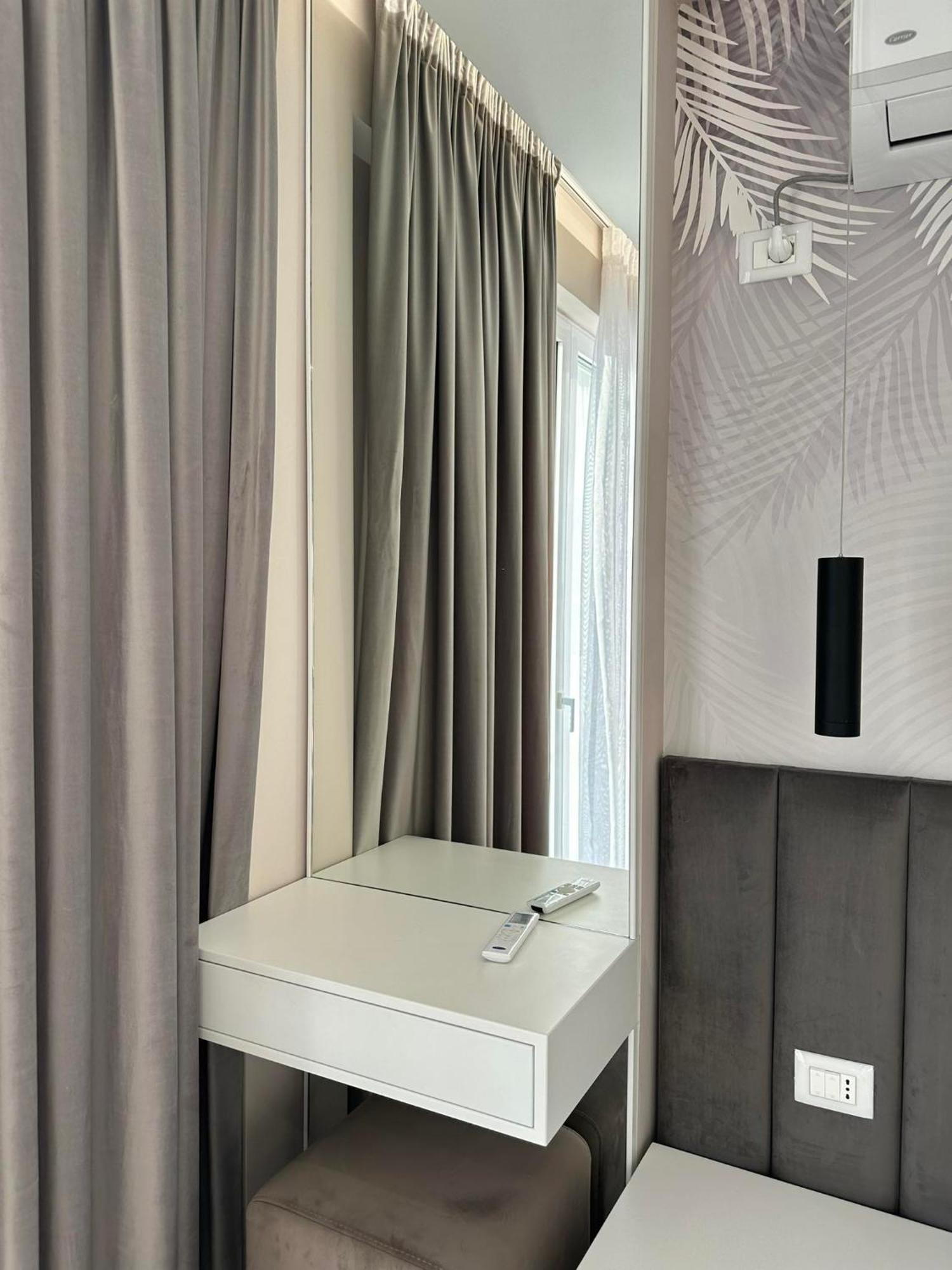 Sea View Apartment Luxury Вльора Екстер'єр фото