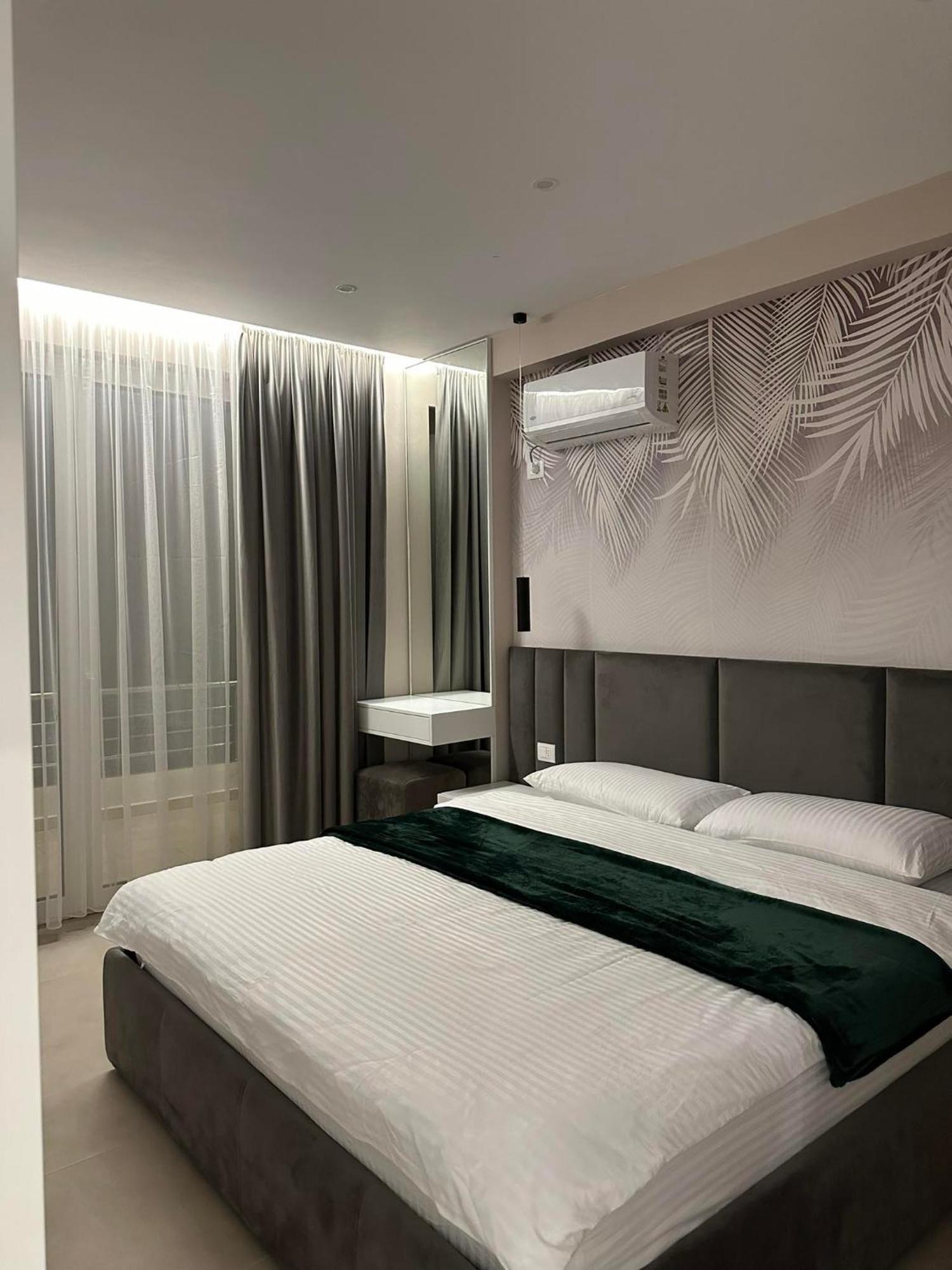 Sea View Apartment Luxury Вльора Екстер'єр фото