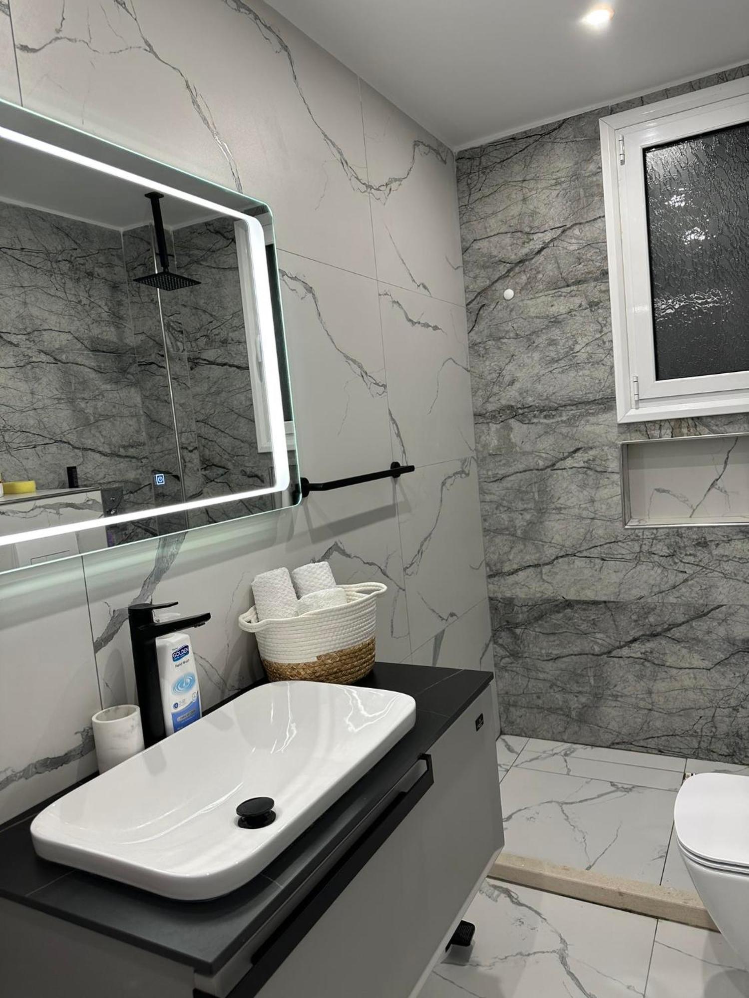 Sea View Apartment Luxury Вльора Екстер'єр фото