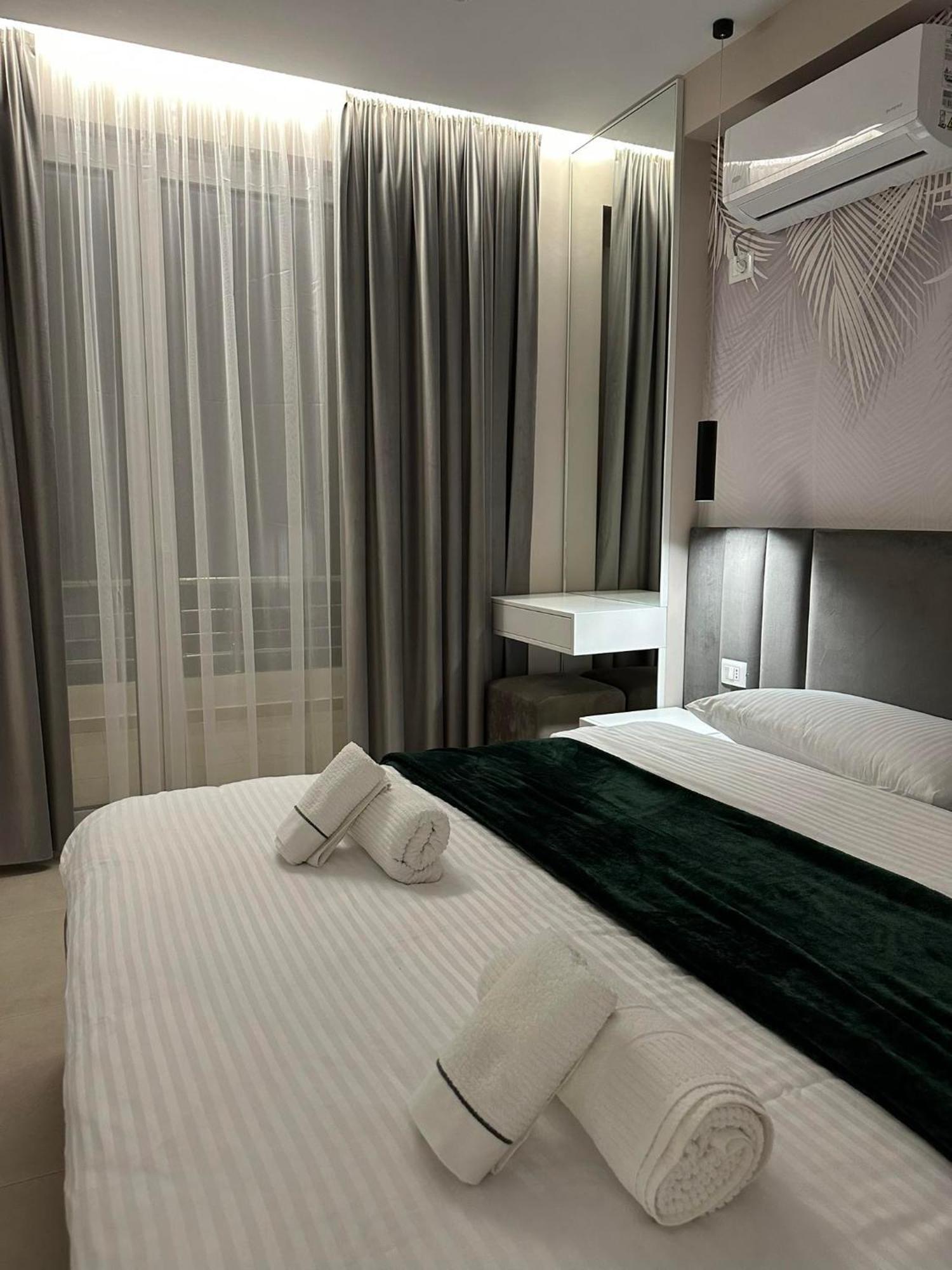 Sea View Apartment Luxury Вльора Екстер'єр фото