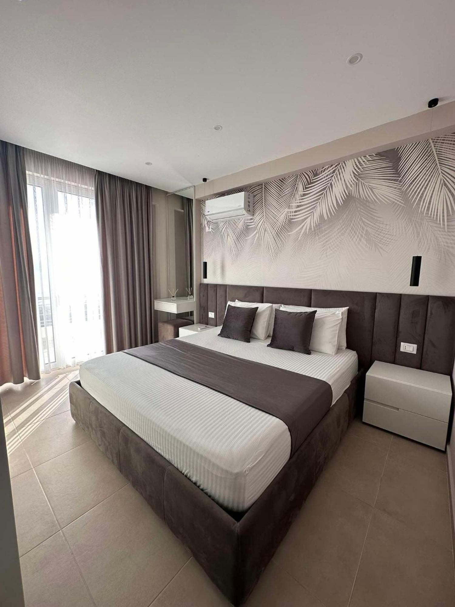 Sea View Apartment Luxury Вльора Екстер'єр фото