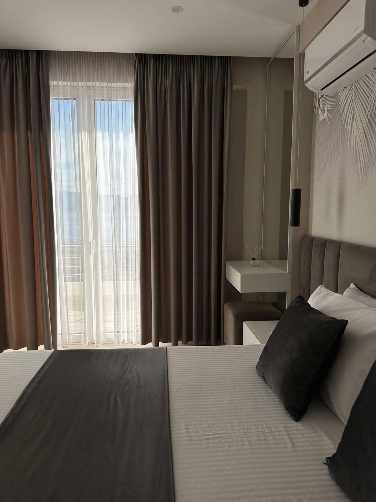 Sea View Apartment Luxury Вльора Екстер'єр фото