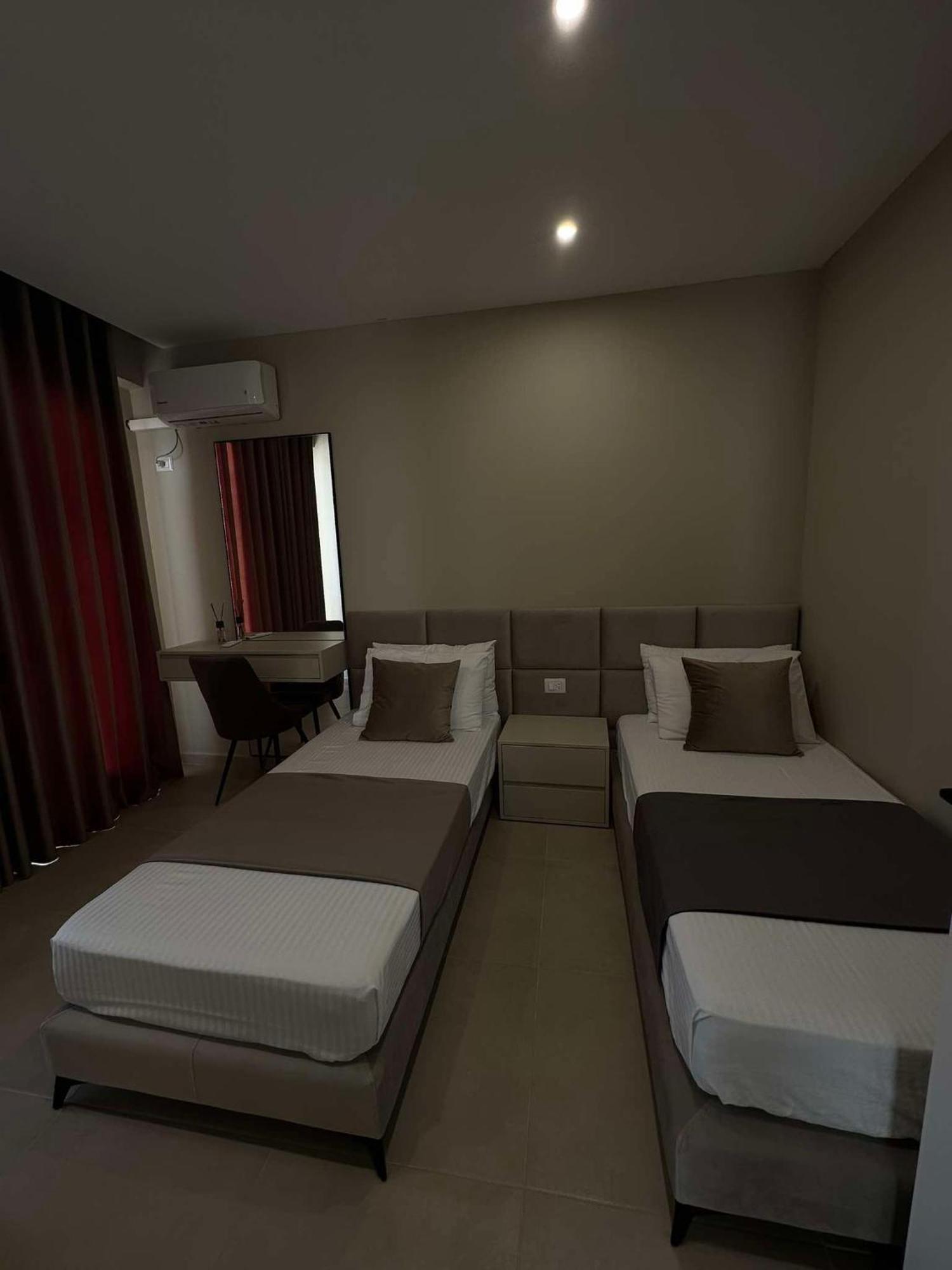 Sea View Apartment Luxury Вльора Екстер'єр фото