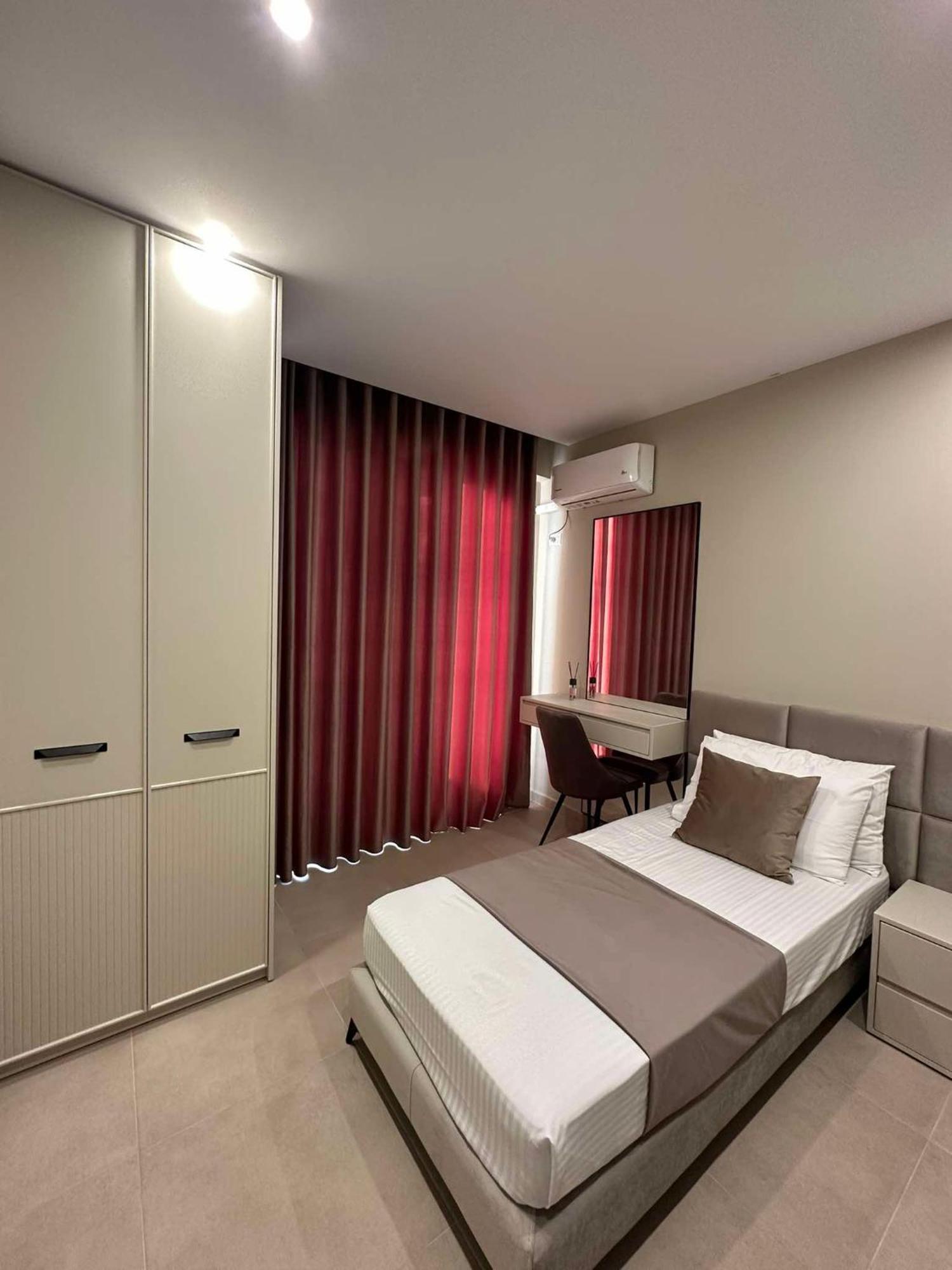 Sea View Apartment Luxury Вльора Екстер'єр фото